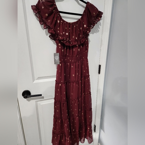 Vince Camuto Foil Accent Off the Shoulder Tiered Dress in Dp Cranberry size M - Picture 2 of 5